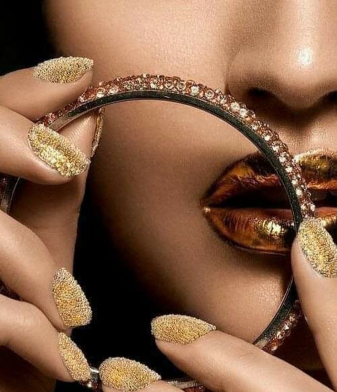 Красивые золотые губы